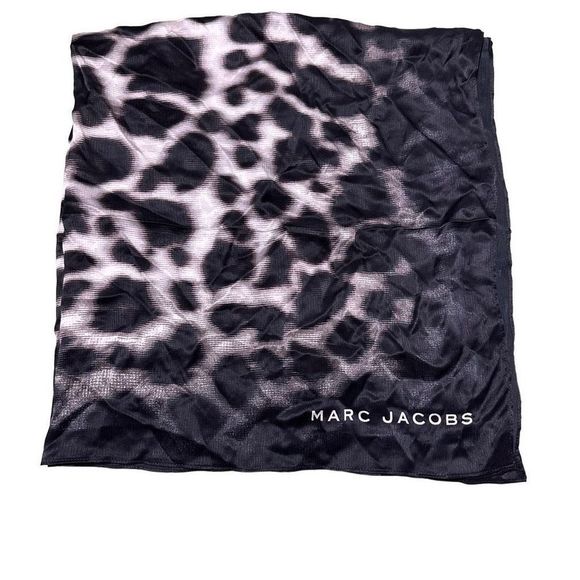 Marc Jacobs square scarf. A605 - Picture 1 of 3